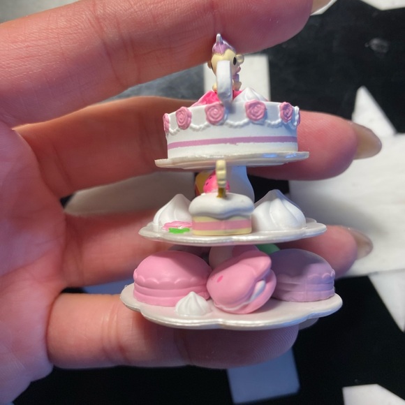 tokidoki x Kuromi & My Melody Garden Party GARDEN TEA CAKES *Chaser* - Picture 4 of 4